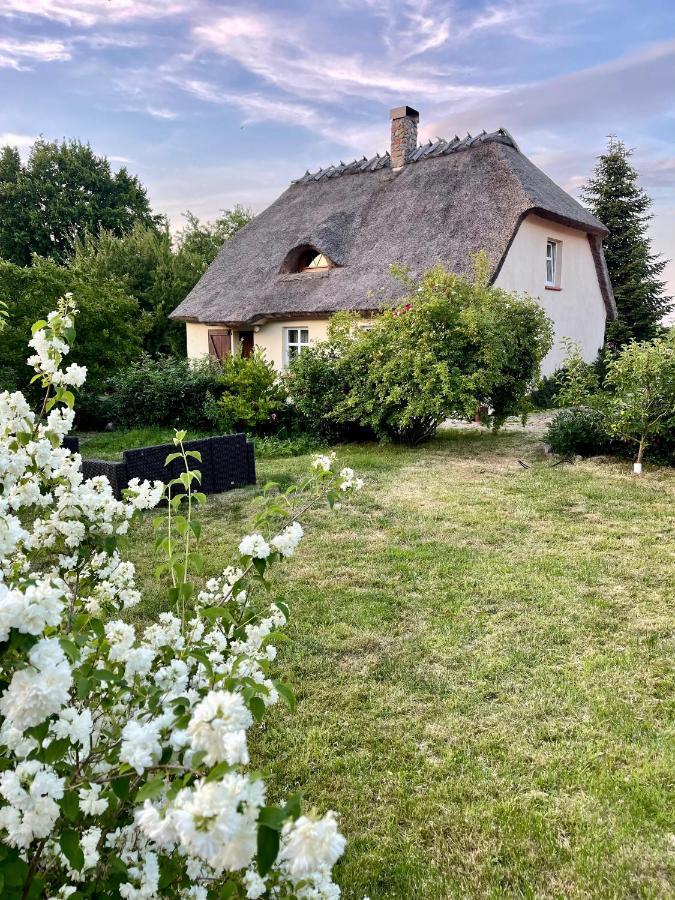 Oaza Pod Strzecha Klimatyczny Dom Z 3 Sypialniami Na Wylacznosc Z Kominkiem I Duzym Ogrodem Ustronie Morskie Exterior photo